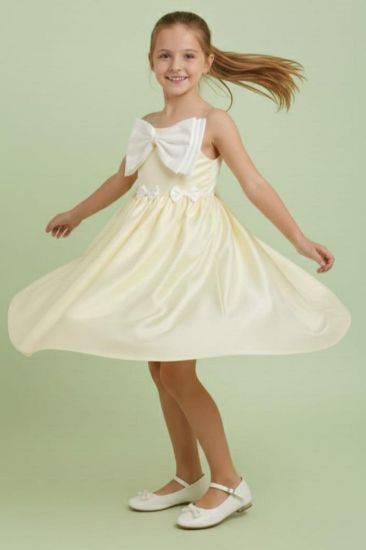 صورة فستان سهرة ليموني مع فينكه كبيره في الصدر